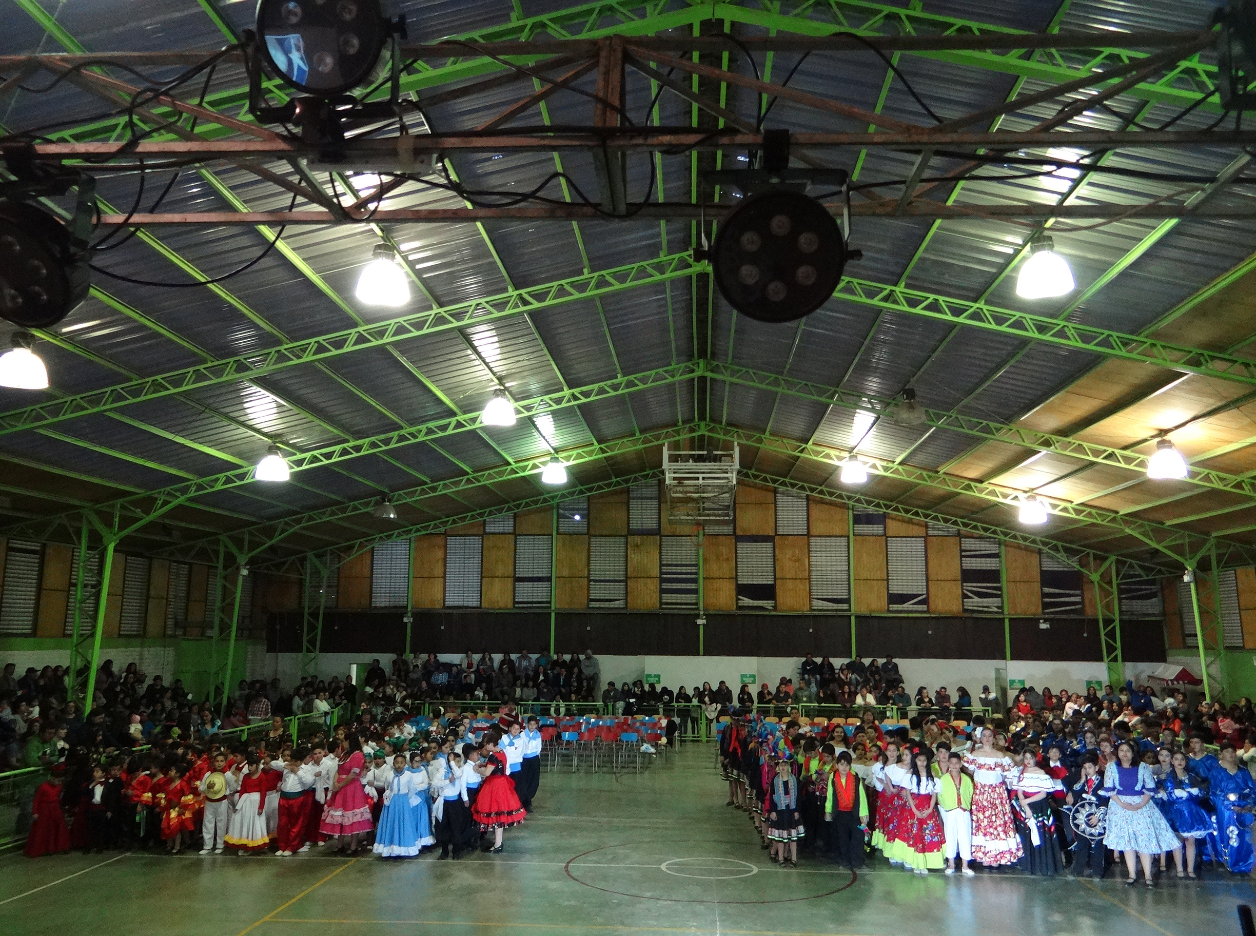 Gala folclórica  “Latino América Unida”